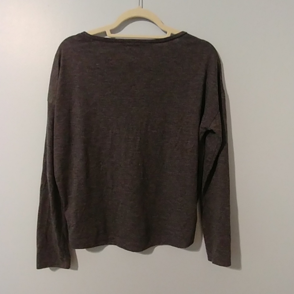 Gray Old Navy Long Sleeve Tee Shirt - Picture 3 of 3